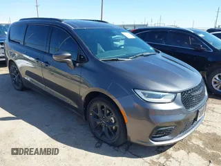 2022 Chrysler Pacifica Touring L with VIN 2C4RC1BG4NR226019, listed as a IAAI auction lot 41717663 with 50,570 mi miles and . Bid and sale history available at DreamBid. Image 1.