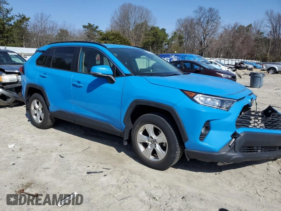 2020 Toyota RAV4 XLE with VIN JTMP1RFV9LD051383, listed as a Copart auction lot 48625755 with 16,715 mi miles and Salvage Title. Bid and sale history available at carsss.com. Image 4.