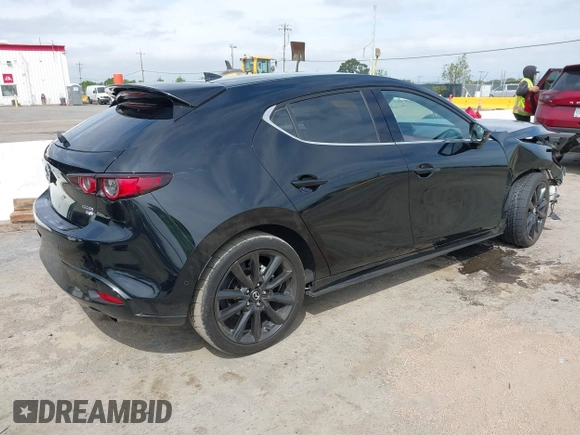 2021 Mazda 3 Premium Plus z VIN JM1BPBNY2M1403797, wystawiony jako IAAI lot #42031637 z przebiegiem Nie podano mil oraz . Historia ofert i sprzedaży dostępna na DreamBid. Obrazek 4.