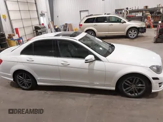 2013 Mercedes-Benz C 300 Sport с VIN WDDGF8AB3DR297543, выставлен на аукционе IAAI как лот 42323929 с пробегом 132 059 миль миль и . История ставок и продаж доступна на DreamBid. Изображение 13.