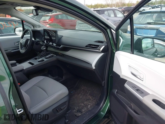 2025 Toyota Sienna XLE z VIN 5TDJSKFC5SS166414, wystawiony jako IAAI lot #42105323 z przebiegiem 2 270 mil mil oraz . Historia ofert i sprzedaży dostępna na DreamBid. Obrazek 5.