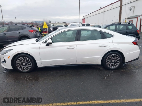 2020 Hyundai Sonata Hybrid Limited with VIN KMHL54JJ4LA015219, listed as a IAAI auction lot 41484462 with 32,725 mi miles. Bid and sale history available at carsss.com. Image 14.