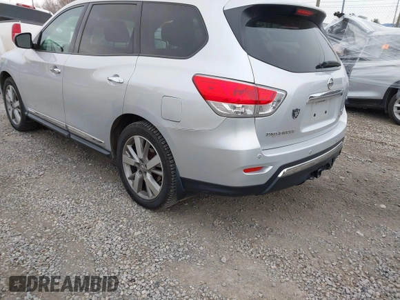 2013 Nissan Pathfinder SV with VIN 5N1AR2MM7DC678375, listed as a IAAI auction lot 41701956 with 151,087 mi miles. Bid and sale history available at carsss.com. Image 3.