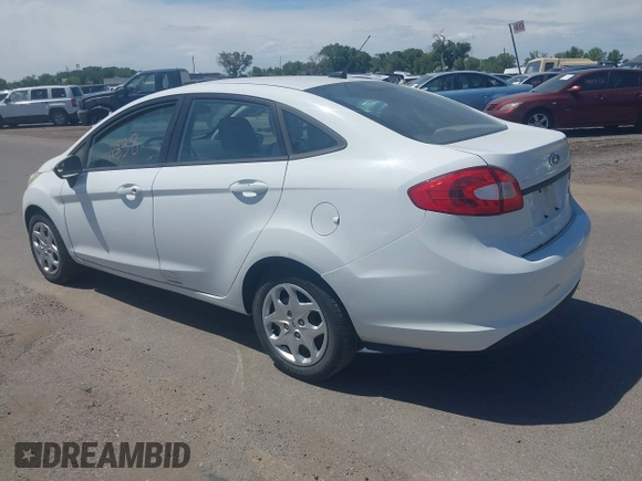 2013 Ford Fiesta S z VIN 3FADP4AJ6DM114105, wystawiony jako IAAI lot #42411838 z przebiegiem 497 236 mil mil oraz . Historia ofert i sprzedaży dostępna na DreamBid. Obrazek 3.