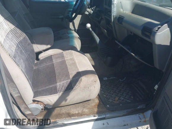 1992 Ford Ranger with VIN 1FTCR10A3NUD60462, listed as a IAAI auction lot 41726364 with 1 mi miles. Bid and sale history available at carsss.com. Image 8.