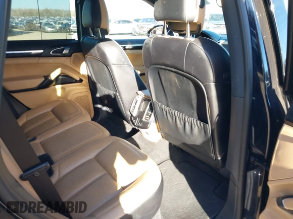 2017 Porsche Cayenne S z VIN WP1AB2A26HLA53031, wystawiony jako IAAI lot #41200509 z przebiegiem 92 305 mil mil oraz . Historia ofert i sprzedaży dostępna na DreamBid. Obrazek 8.