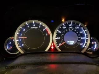 2011 Acura TSX z VIN JH4CU2E68BC010852, wystawiony jako Copart lot #83897774 z przebiegiem 194 080 mil mil oraz Szkoda całkowita • Salvage title. Historia ofert i sprzedaży dostępna na DreamBid. Obrazek 9.