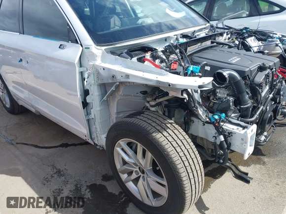 2024 Audi Q5 S line Premium with VIN WA1GAAFY4R2014543, listed as a IAAI auction lot 41704011 with 10,826 mi miles and . Bid and sale history available at DreamBid. Image 19.