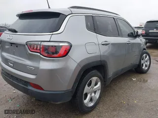 2018 Jeep Compass Latitude with VIN 3C4NJCBB7JT226303, listed as a IAAI auction lot 41562767 with 77,108 mi miles. Bid and sale history available at carsss.com. Image 4.