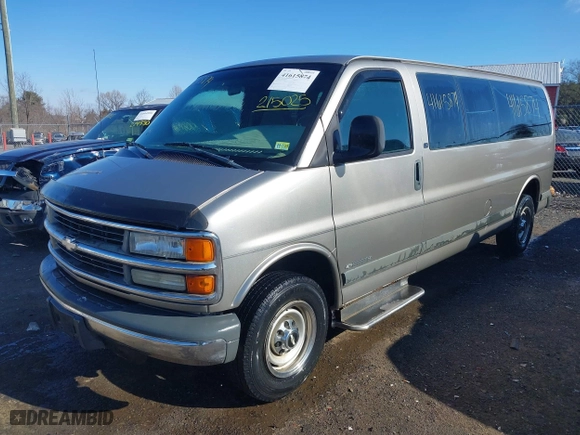 2002 Chevrolet Express Van with VIN 1GAGG29R821215025, listed as a IAAI auction lot 41615874 with 195,769 mi miles. Bid and sale history available at carsss.com. Image 17.