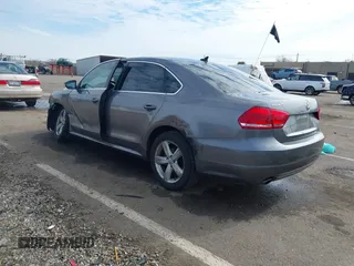 2012 Volkswagen Passat SE z VIN 1VWBP7A35CC024137, wystawiony jako IAAI lot #41572782 z przebiegiem 138 827 mil mil oraz . Historia ofert i sprzedaży dostępna na DreamBid. Obrazek 3.