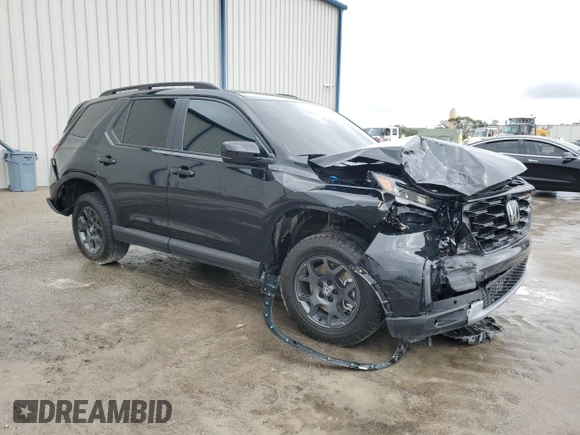 2025 Honda Pilot TrailSport with VIN 5FNYG1H63SB087572, listed as a Copart auction lot 86802994 with 962 mi miles and Salvage Title. Bid and sale history available at carsss.com. Image 4.