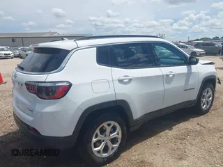 2024 Jeep Compass Latitude с VIN 3C4NJDBN9RT132757, выставлен на аукционе IAAI как лот 42691446 с пробегом 23 660 миль миль и . История ставок и продаж доступна на DreamBid. Изображение 4.