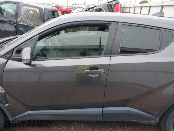 2020 Toyota C-HR LE z VIN JTNKHMBX0L1073916, wystawiony jako IAAI lot #41720784 z przebiegiem 96 730 mil mil oraz . Historia ofert i sprzedaży dostępna na DreamBid. Obrazek 14.