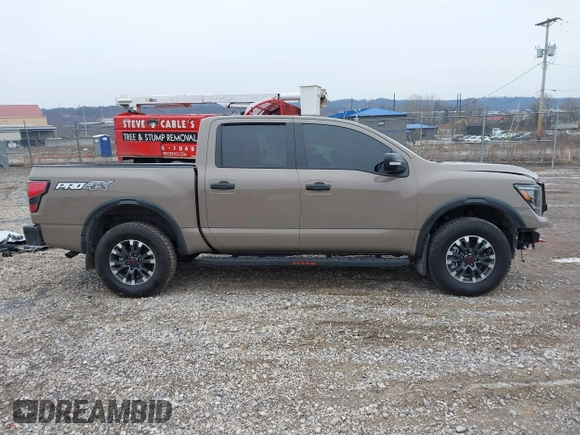 2024 Nissan Titan Pro-4X z VIN 1N6AA1ED0RN114614, wystawiony jako IAAI lot #41548196 z przebiegiem 3 405 mil mil oraz . Historia ofert i sprzedaży dostępna na DreamBid. Obrazek 14.