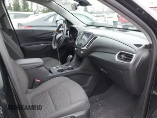 2020 Chevrolet Equinox LT z VIN 2GNAXKEV5L6142198, wystawiony jako IAAI lot #41765650 z przebiegiem 131 946 mil mil oraz . Historia ofert i sprzedaży dostępna na DreamBid. Obrazek 5.