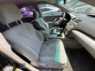 2010 Toyota Camry z VIN 4T1BF3EKXAU090976, wystawiony jako Copart lot #61294575 z przebiegiem 173 408 mil mil oraz Czysty tytuł • Clean title. Historia ofert i sprzedaży dostępna na DreamBid. Obrazek 5.