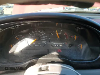 1998 Ford Mustang z VIN 1FAFP4044WF142556, wystawiony jako Copart lot #51642505 z przebiegiem 146 962 mil mil oraz Szkoda całkowita • Salvage title. Historia ofert i sprzedaży dostępna na DreamBid. Obrazek 9.