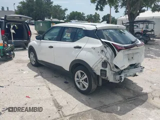 2022 Nissan Kicks S z VIN 3N1CP5BV1NL519098, wystawiony jako IAAI lot #42511407 z przebiegiem 41 610 mil mil oraz . Historia ofert i sprzedaży dostępna na DreamBid. Obrazek 3.