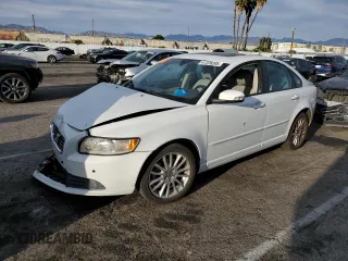 2009 Volvo S40 2.4L with VIN YV1MS390692447380, listed as a Copart auction lot 47226095 with 68,439 mi miles and Salvage Title. Bid and sale history available at carsss.com. Image 1.
