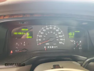 2000 Lincoln Town Car Signature z VIN 1LNHM82W3YY914145, wystawiony jako Copart lot #56040705 z przebiegiem 130 438 mil mil oraz Szkody całkowita. Historia ofert i sprzedaży dostępna na DreamBid. Obrazek 9.