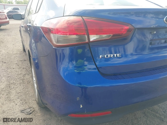 2018 Kia Forte LX with VIN 3KPFK4A71JE226693, listed as a IAAI auction lot 42094700 with 140,906 mi miles. Bid and sale history available at carsss.com. Image 18.