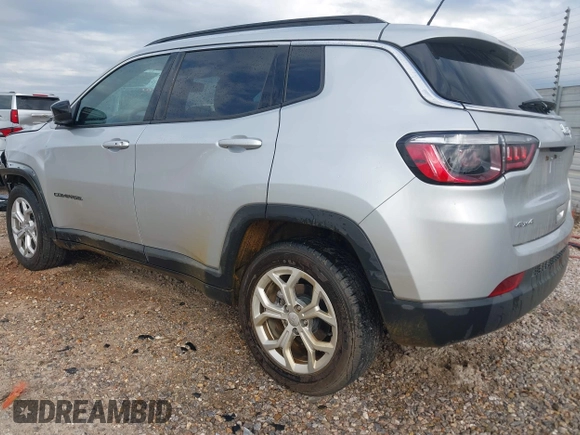 2024 Jeep Compass Latitude with VIN 3C4NJDBN9RT118616, listed as a IAAI auction lot 42030101 with 34,073 mi miles. Bid and sale history available at carsss.com. Image 3.