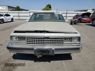 1986 Chevrolet El Camino z VIN 3GCCW80Z7GS913852, wystawiony jako Copart lot #63443454 z przebiegiem 40 235 mil mil oraz Szkody całkowita. Historia ofert i sprzedaży dostępna na DreamBid. Obrazek 5.