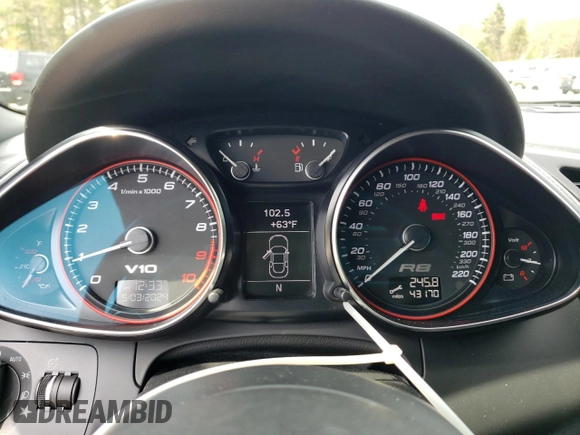 2011 Audi R8 z VIN WUAVNAFG5BN000487, wystawiony jako Copart lot #53643794 z przebiegiem 43 170 mil mil oraz Tytuł czysty. Historia ofert i sprzedaży dostępna na DreamBid. Obrazek 9.