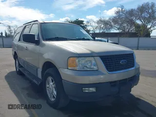 2005 Ford Expedition Special Service with VIN 1FMPU15595LA67565, listed as a IAAI auction lot 41723035 with 106,512 mi miles. Bid and sale history available at carsss.com. Image 1.
