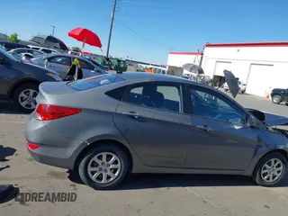 2013 Hyundai Accent GLS z VIN KMHCT4AE1DU542207, wystawiony jako IAAI lot #42174737 z przebiegiem 143 757 mil mil oraz . Historia ofert i sprzedaży dostępna na DreamBid. Obrazek 14.