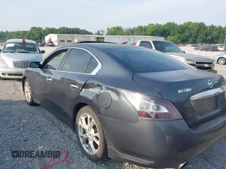 2013 Nissan Maxima SV z VIN 1N4AA5AP2DC810217, wystawiony jako IAAI lot #42594196 z przebiegiem 157 765 mil mil oraz . Historia ofert i sprzedaży dostępna na DreamBid. Obrazek 3.