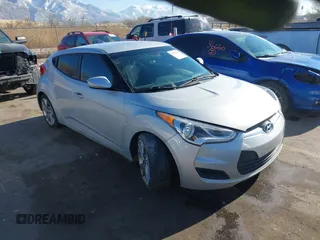 2016 Hyundai Veloster z VIN KMHTC6AD7GU285867, wystawiony jako IAAI lot #41433905 z przebiegiem 112 011 mil mil oraz . Historia ofert i sprzedaży dostępna na DreamBid. Obrazek 1.