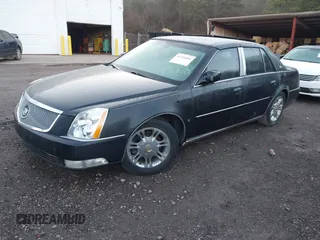 2008 Cadillac DTS 1SA z VIN 1G6KD57Y78U174757, wystawiony jako IAAI lot #41436686 z przebiegiem 158 945 mil mil oraz . Historia ofert i sprzedaży dostępna na DreamBid. Obrazek 2.