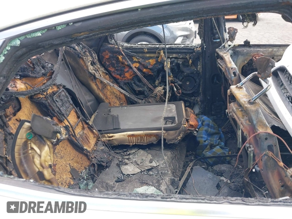 2014 Hyundai Azera Limited with VIN KMHFH4JG7EA354729, listed as a IAAI auction lot 42083456 with Not provided miles and . Bid and sale history available at DreamBid. Image 8.