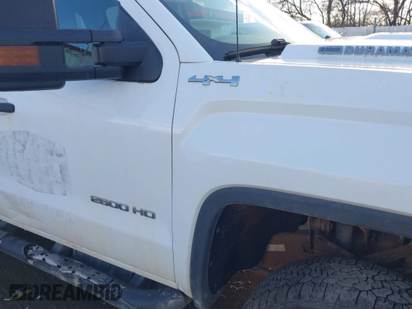 2018 GMC Sierra 2500HD z VIN 1GT12REY1JF180704, wystawiony jako IAAI lot #41157499 z przebiegiem 200 270 mil mil oraz . Historia ofert i sprzedaży dostępna na DreamBid. Obrazek 6.