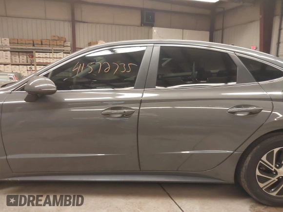 2022 Hyundai Sonata Hybrid Blue with VIN KMHL24JJ3NA048305, listed as a IAAI auction lot 41572735 with 88,085 mi miles. Bid and sale history available at carsss.com. Image 14.
