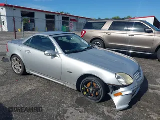 2004 Mercedes-Benz SLK-Class with VIN WDBKK49F44F298409, listed as a IAAI auction lot 41520249 with 135,503 mi miles. Bid and sale history available at carsss.com. Image 1.