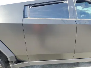 2024 Tesla Cybertruck z VIN 7G2CEHED1RA050360, wystawiony jako Copart lot #50245885 z przebiegiem Nie podano mil oraz Szkoda całkowita • Salvage title. Historia ofert i sprzedaży dostępna na DreamBid. Obrazek 11.