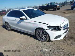 2018 Mercedes-Benz C 300 z VIN 55SWF4JB2JU261826, wystawiony jako IAAI lot #42249767 z przebiegiem 79 618 mil mil oraz . Historia ofert i sprzedaży dostępna na DreamBid. Obrazek 1.
