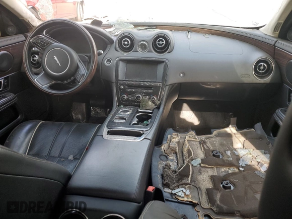 2015 Jaguar XJ with VIN SAJWA2GZ3F8V83991, listed as a Copart auction lot 87122824 with 0 mi miles and Non Repairable. Bid and sale history available at carsss.com. Image 8.