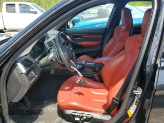 2018 BMW M3 z VIN WBS8M9C57J5L00408, wystawiony jako Copart lot #59763855 z przebiegiem 33 357 mil mil oraz Szkoda całkowita • Salvage title. Historia ofert i sprzedaży dostępna na DreamBid. Obrazek 7.