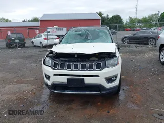 2019 Jeep Compass Limited z VIN 3C4NJDCB0KT842799, wystawiony jako IAAI lot #42236964 z przebiegiem 118 627 mil mil oraz . Historia ofert i sprzedaży dostępna na DreamBid. Obrazek 6.