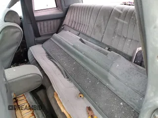 1987 Chevrolet Monte Carlo z VIN 1G1GZ11Z9HR104445, wystawiony jako Copart lot #48035825 z przebiegiem 68 929 mil mil oraz Tytuł czysty. Historia ofert i sprzedaży dostępna na DreamBid. Obrazek 10.