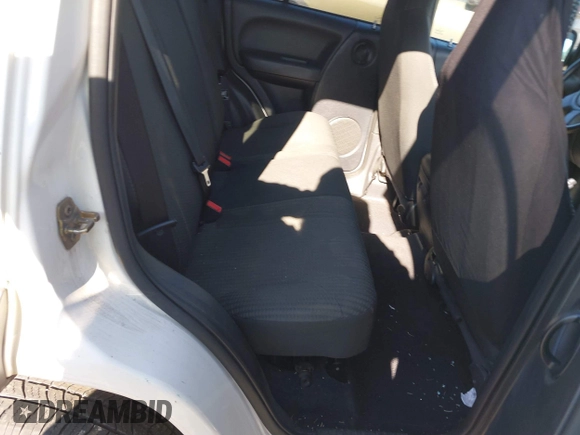 2004 Jeep Liberty Sport with VIN 1J4GL48K24W303510, listed as a IAAI auction lot 41660788 with 178,067 mi miles. Bid and sale history available at carsss.com. Image 8.