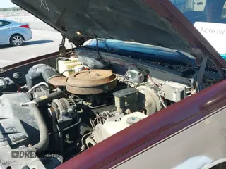 1993 Chevrolet Suburban z VIN 1GNFK16K8PJ405814, wystawiony jako IAAI lot #43430783 z przebiegiem 267 694 mil mil oraz . Historia ofert i sprzedaży dostępna na DreamBid. Obrazek 12.