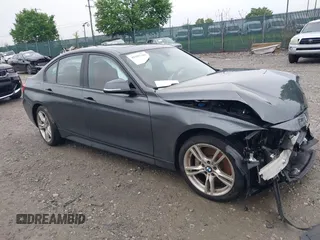 2018 BMW 3 Series 340i xDrive z VIN WBA8B7C52JA576565, wystawiony jako IAAI lot #42187346 z przebiegiem 59 429 mil mil oraz . Historia ofert i sprzedaży dostępna na DreamBid. Obrazek 1.