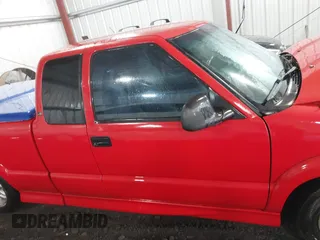 2000 Chevrolet S-10 LS with VIN 1GCCS19W2Y8203649, listed as a IAAI auction lot 41710234 with 153,616 mi miles. Bid and sale history available at carsss.com. Image 14.