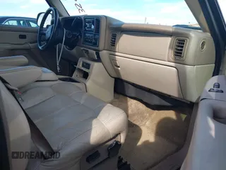 2002 Chevrolet Suburban Z71 with VIN 3GNFK16T32G267554, listed as a IAAI auction lot 41359504 with 186,058 mi miles. Bid and sale history available at carsss.com. Image 5.