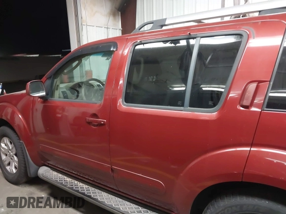 2005 Nissan Pathfinder SE z VIN 5N1AR18W35C725943, wystawiony jako IAAI lot #42119299 z przebiegiem 189 059 mil mil oraz . Historia ofert i sprzedaży dostępna na DreamBid. Obrazek 14.